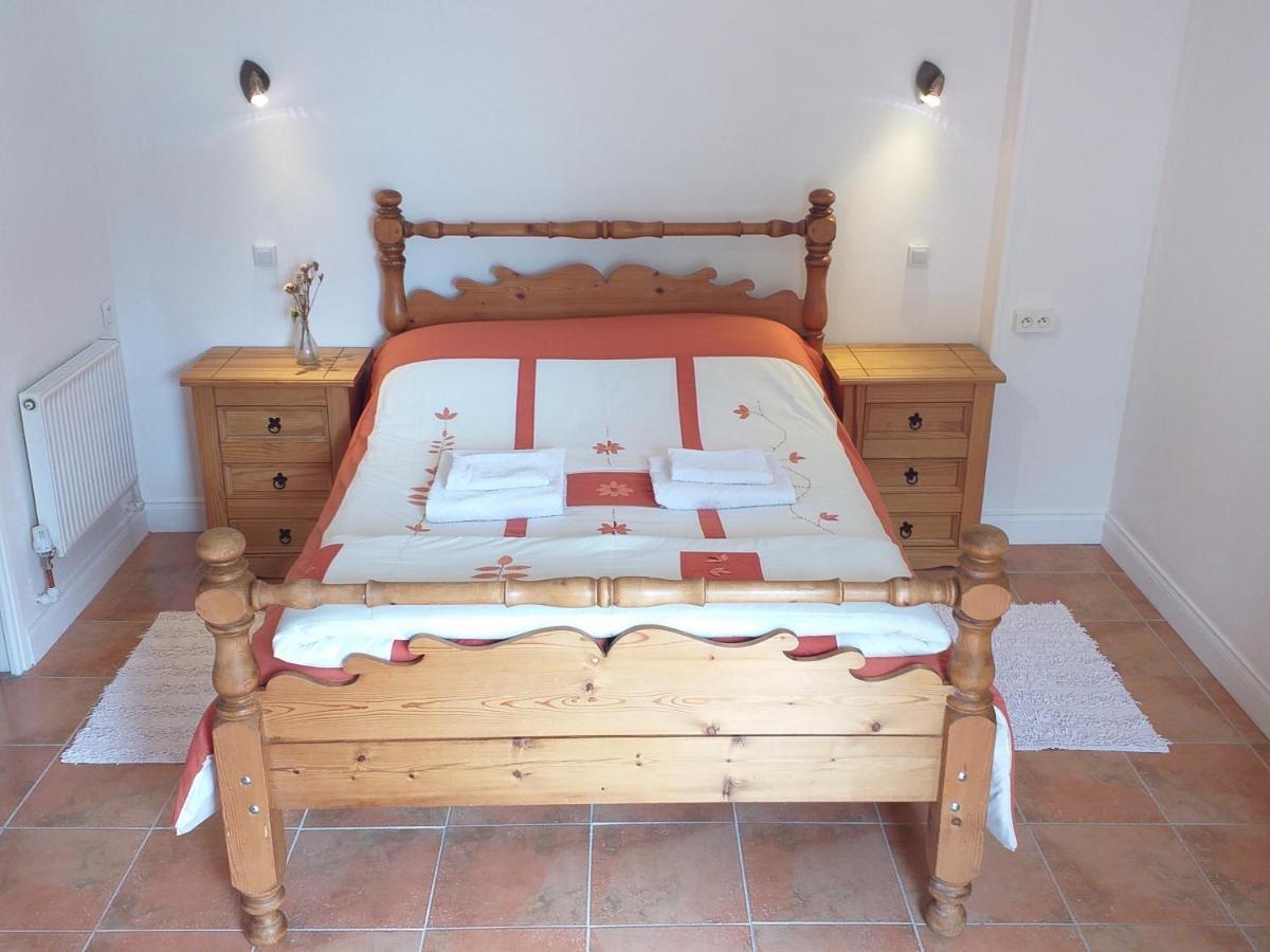 Bed and Breakfast Ancienne Ecole Cazaux-Villecomtal Exteriér fotografie