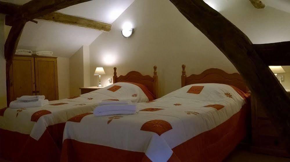 Bed and Breakfast Ancienne Ecole Cazaux-Villecomtal Exteriér fotografie