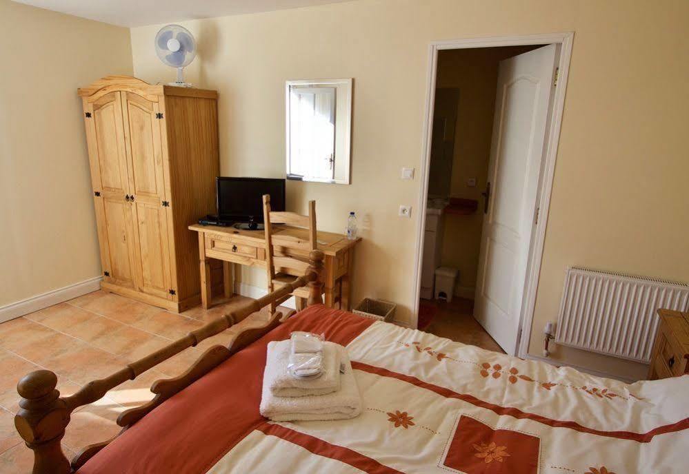 Bed and Breakfast Ancienne Ecole Cazaux-Villecomtal Exteriér fotografie
